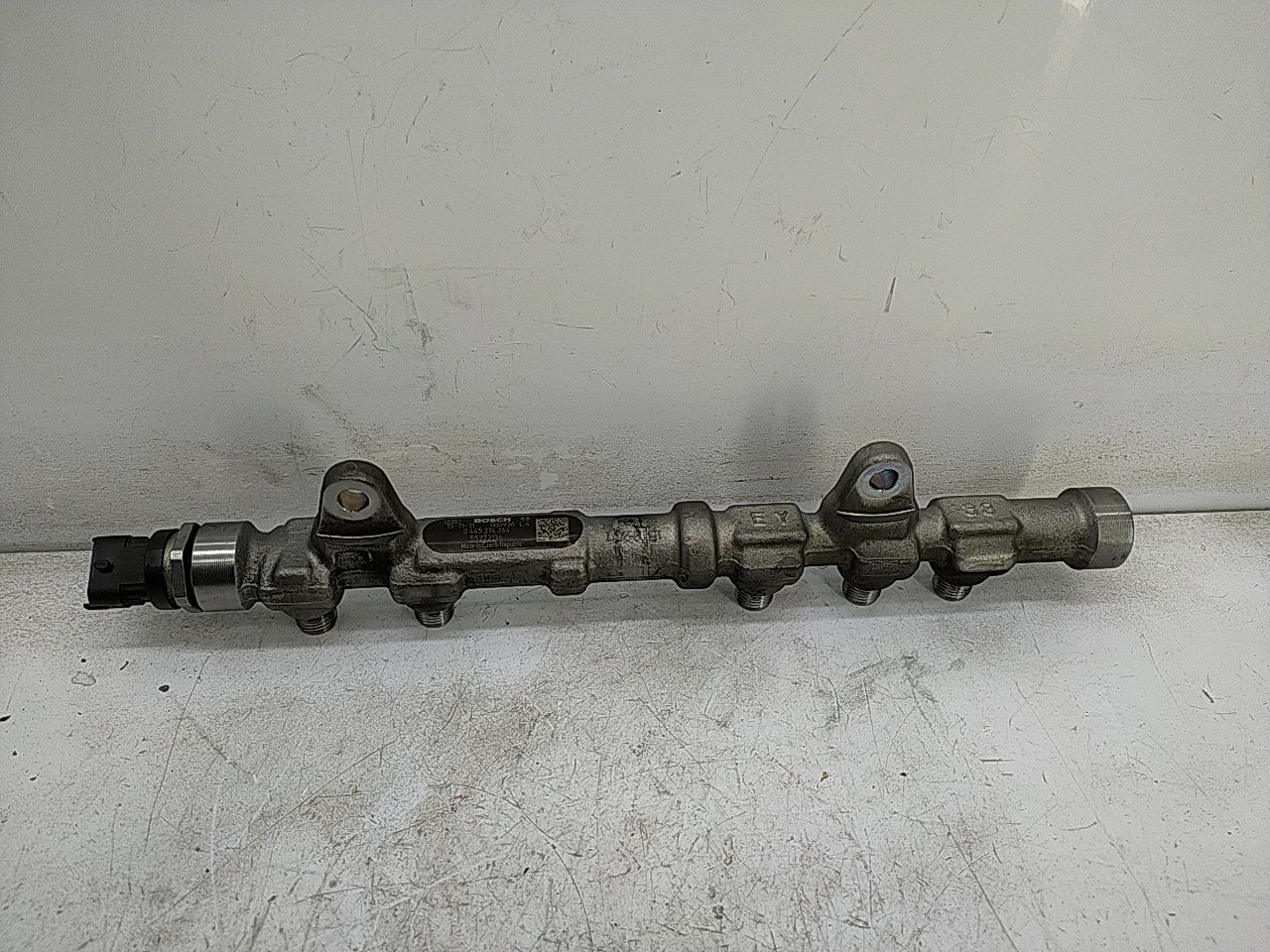 Regua de injecção/ Rampa (20276437).