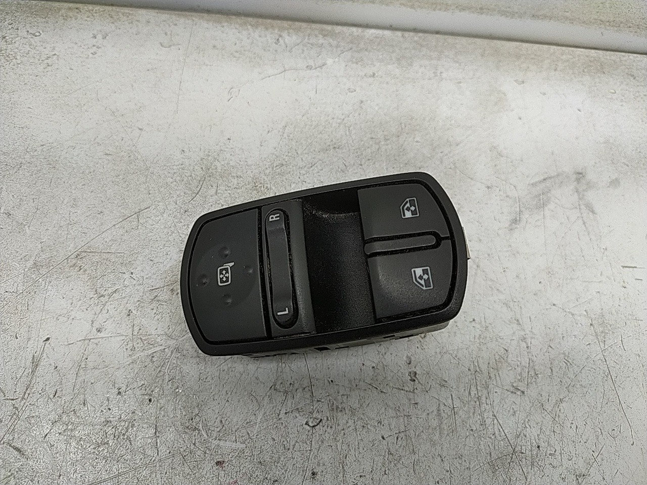 Interruptor vidros porta cond/pass (20276406).