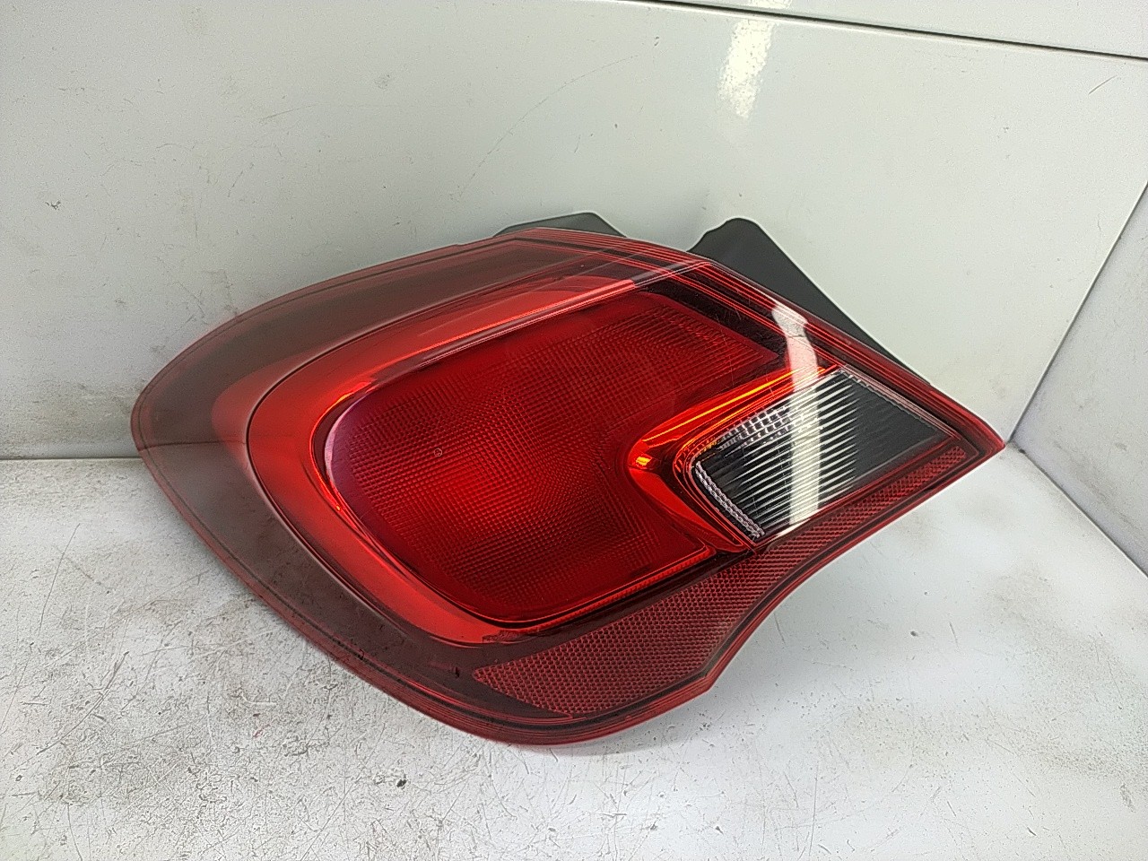 Farolim tras esquerdo painel stop (20276397).