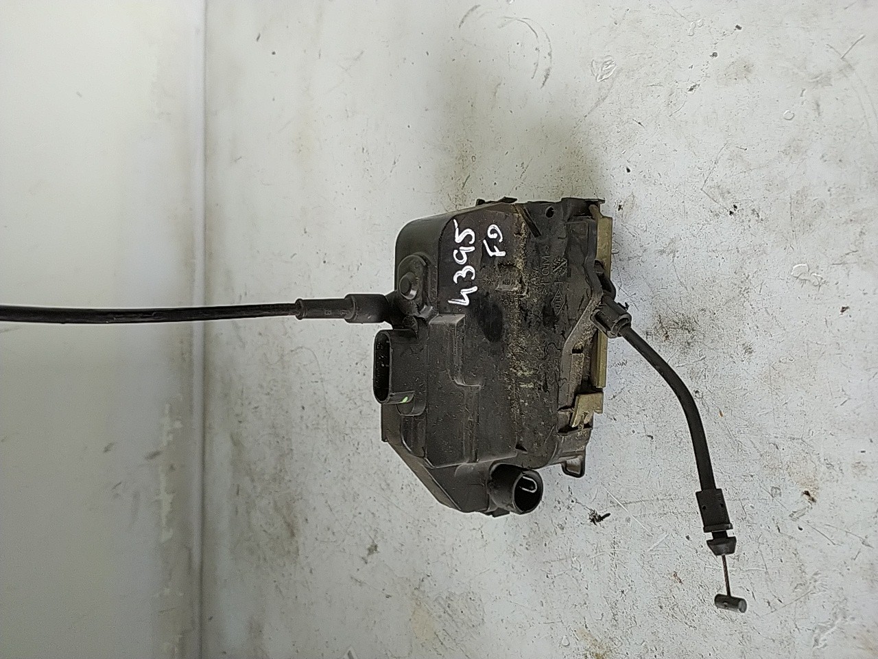 Fecho porta  fte dto (20257658).