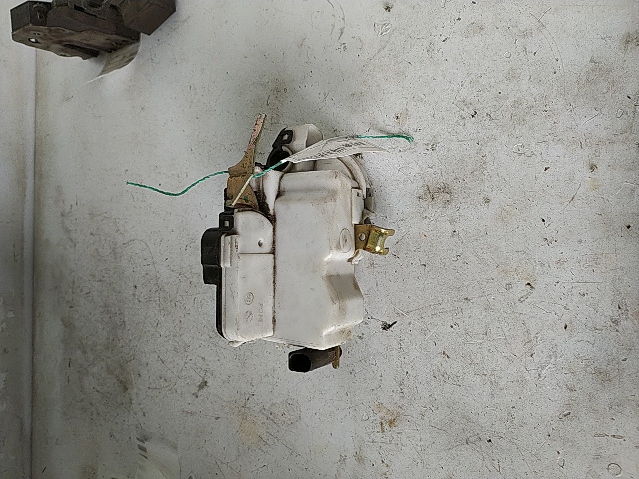 Fecho porta  fte dto (20276730).