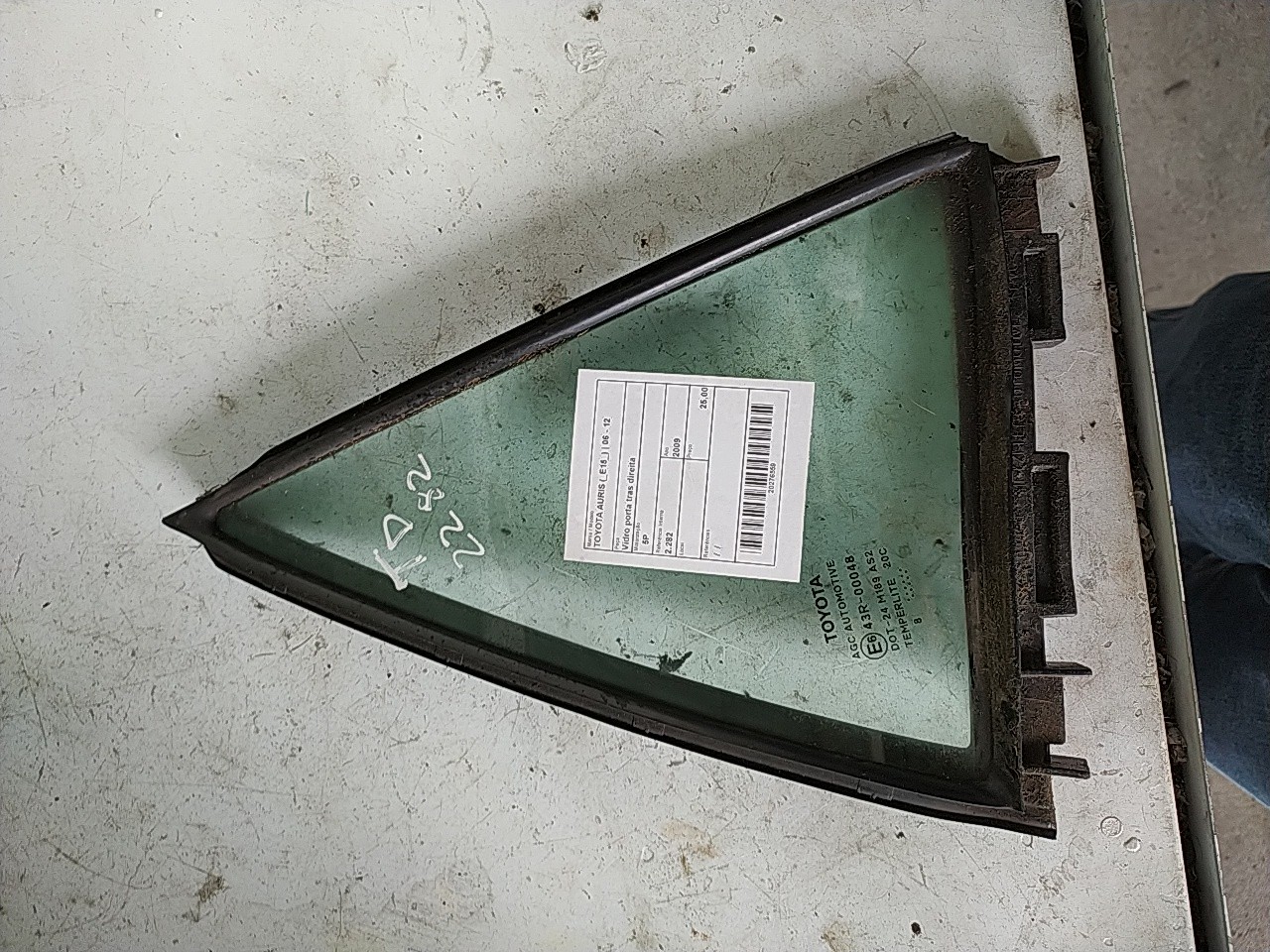 Vidro pequeno porta tras direito (20276559).