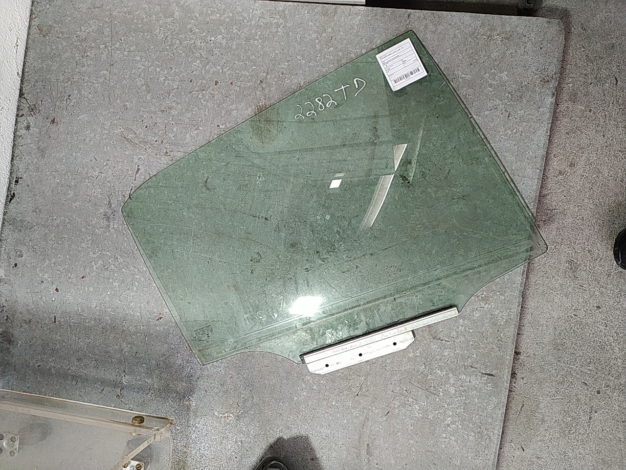 Vidro porta tras direita (20276732).