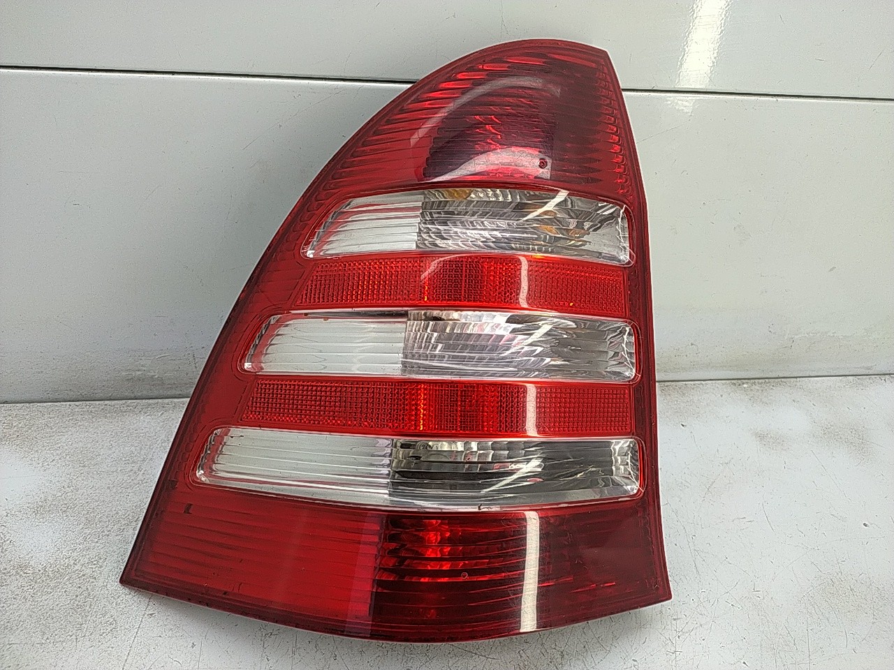 Farolim tras esquerdo painel stop (20277177).