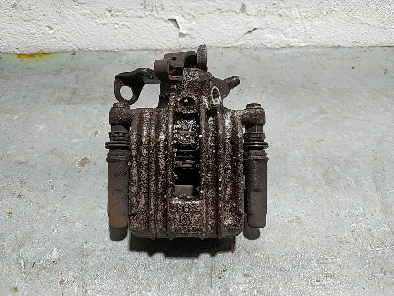 Pinça tras direita (20275961).