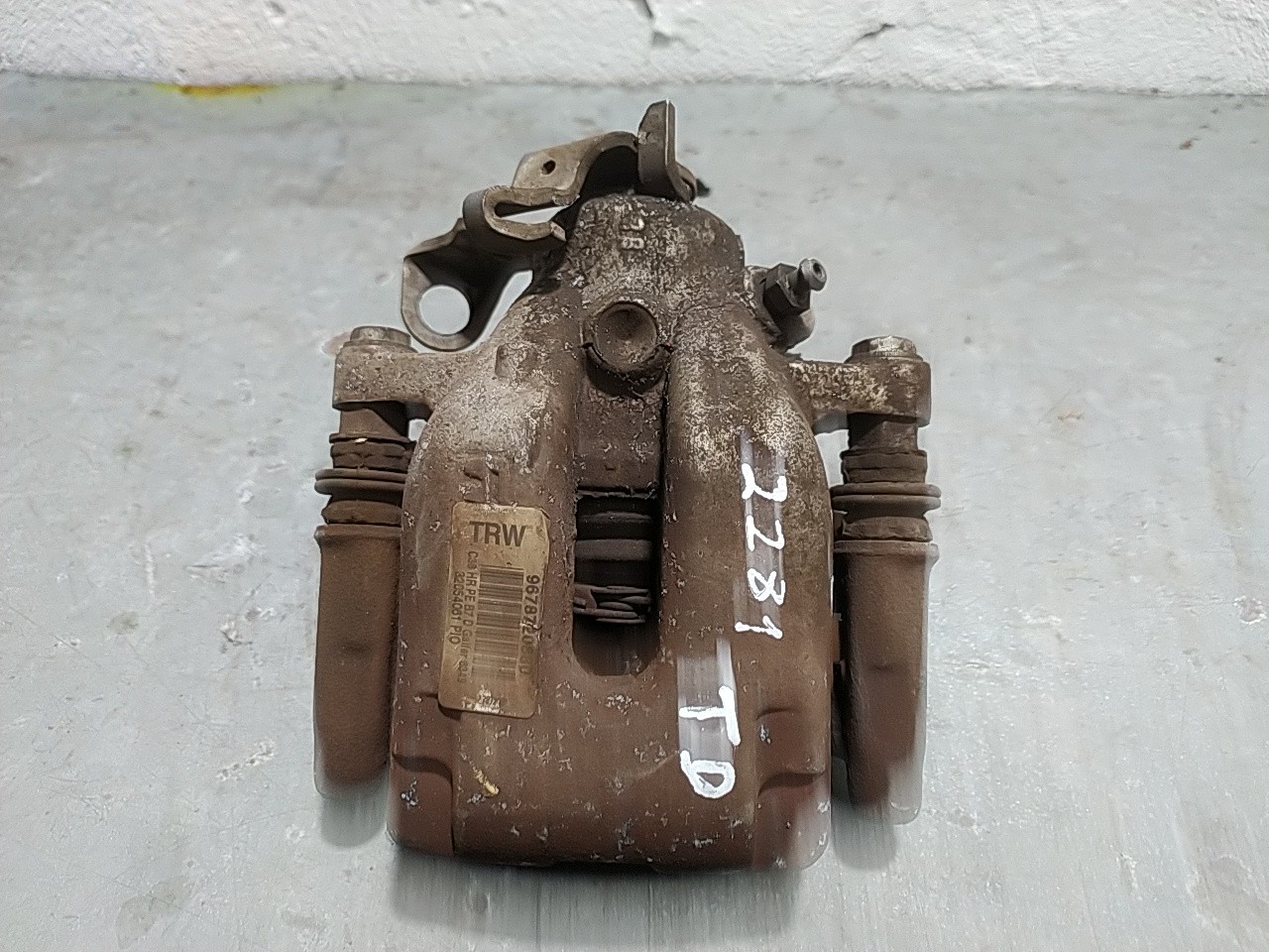 Pinça tras direita (20275455).