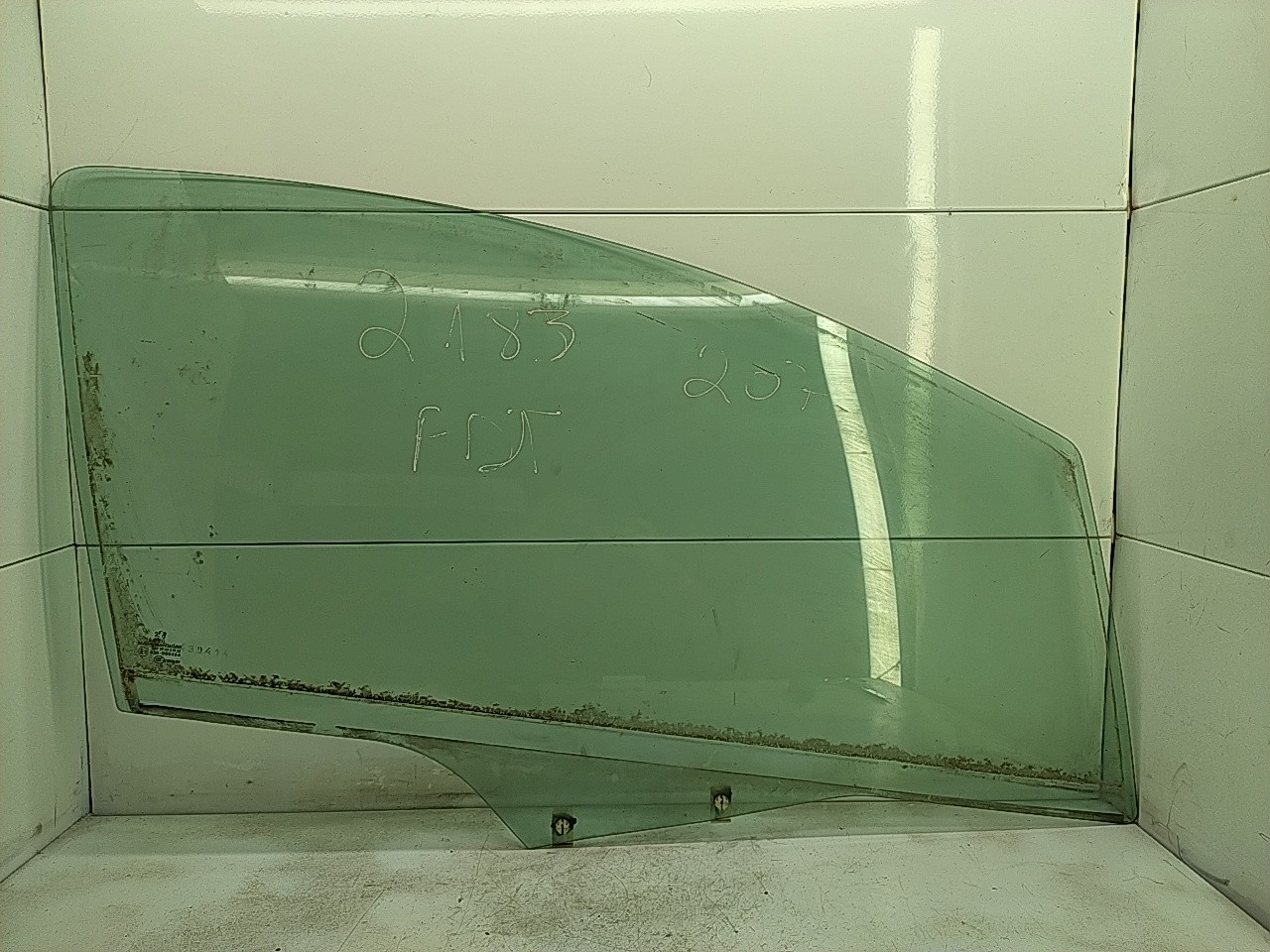 Vidro porta frente direita (20204100).