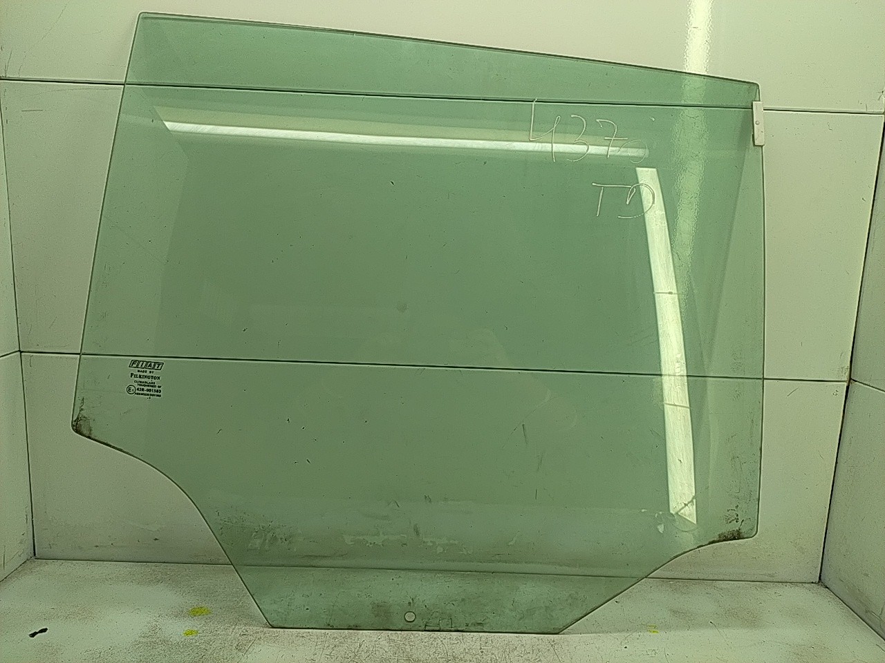 Vidro porta tras direita (20277324).