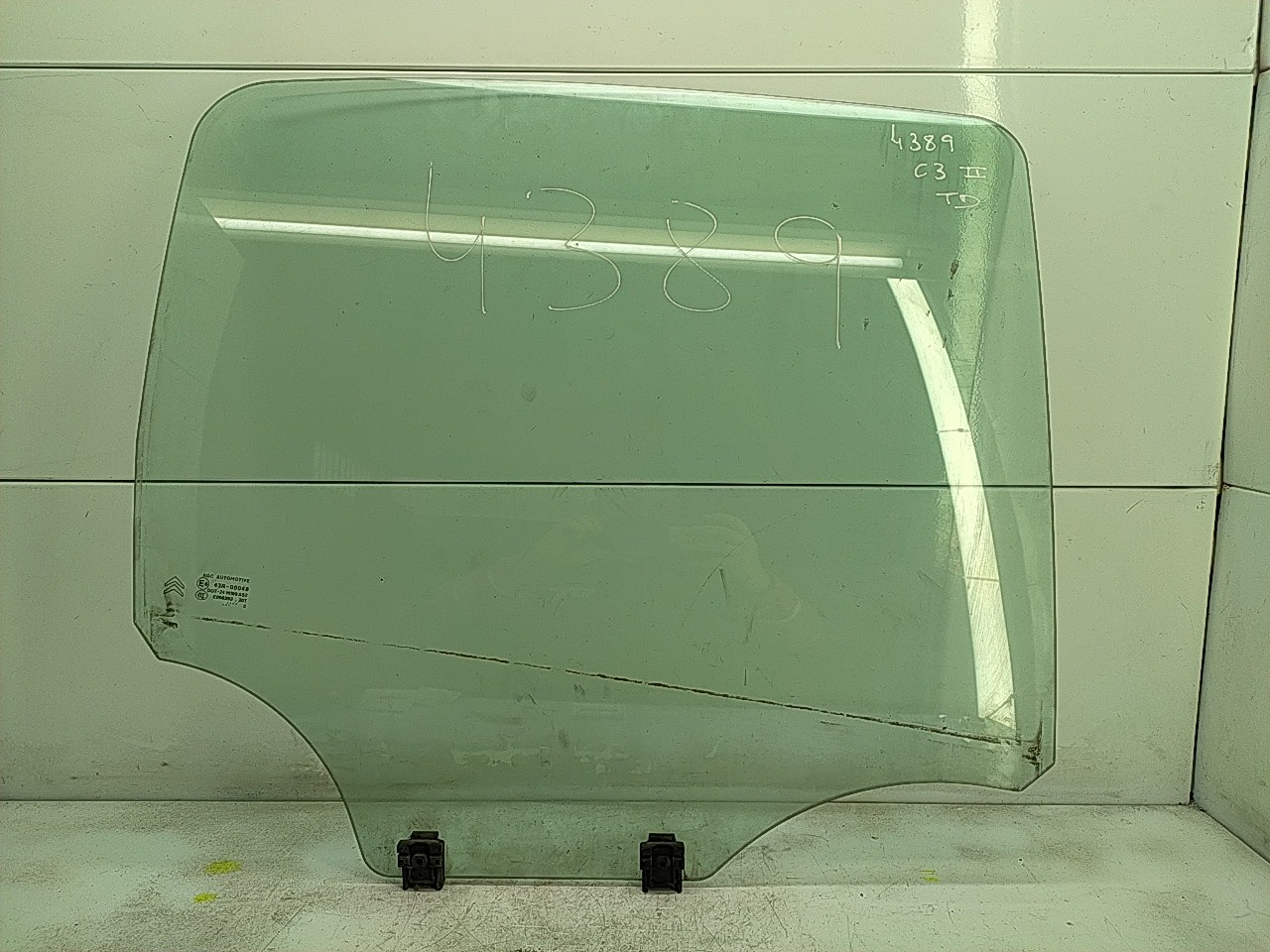 Vidro porta tras direita (20254697).