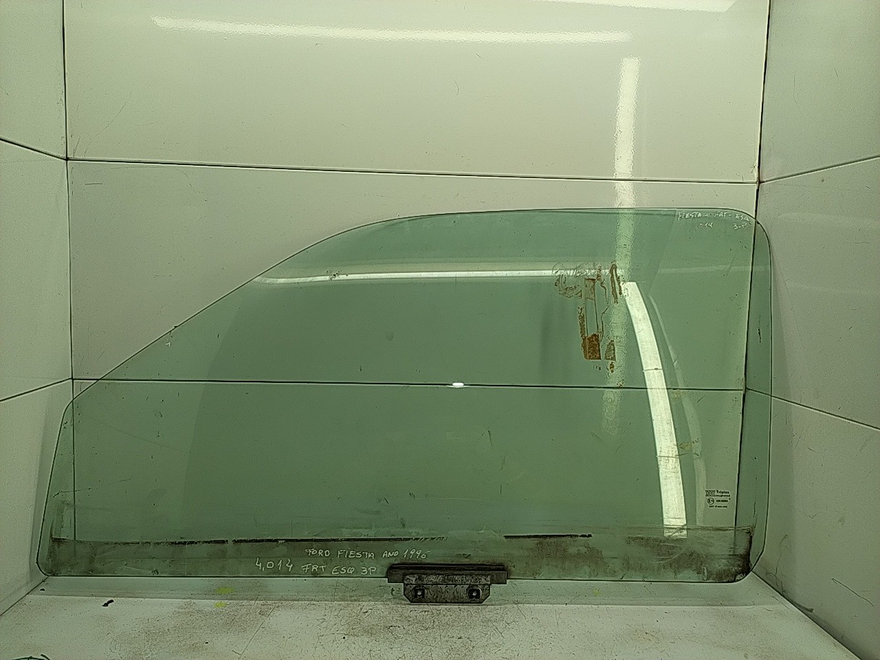 Vidro porta frente esquerda (165023).