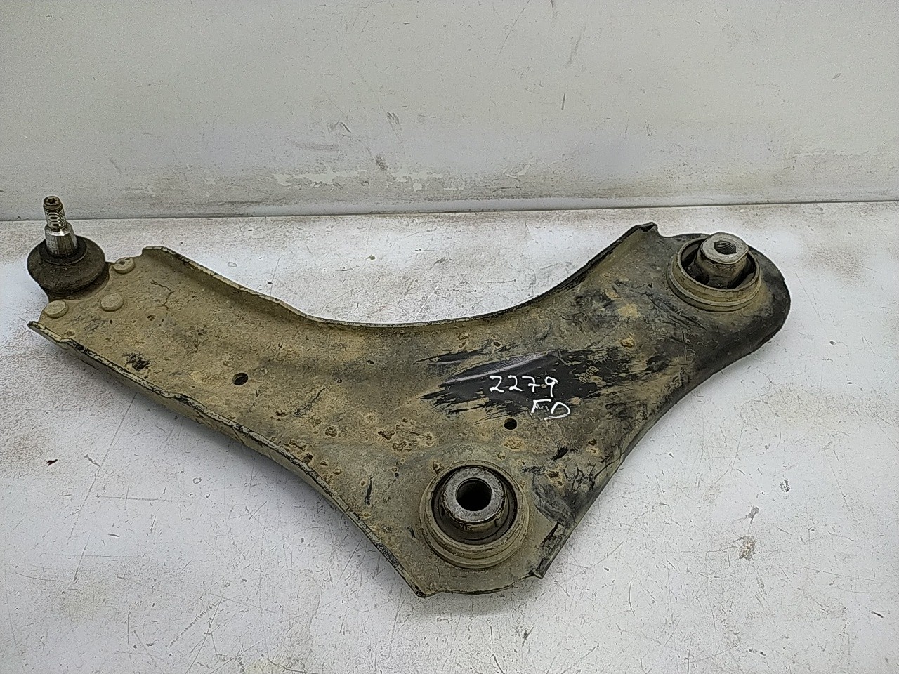 Braço suspensão frente direito (20270239).
