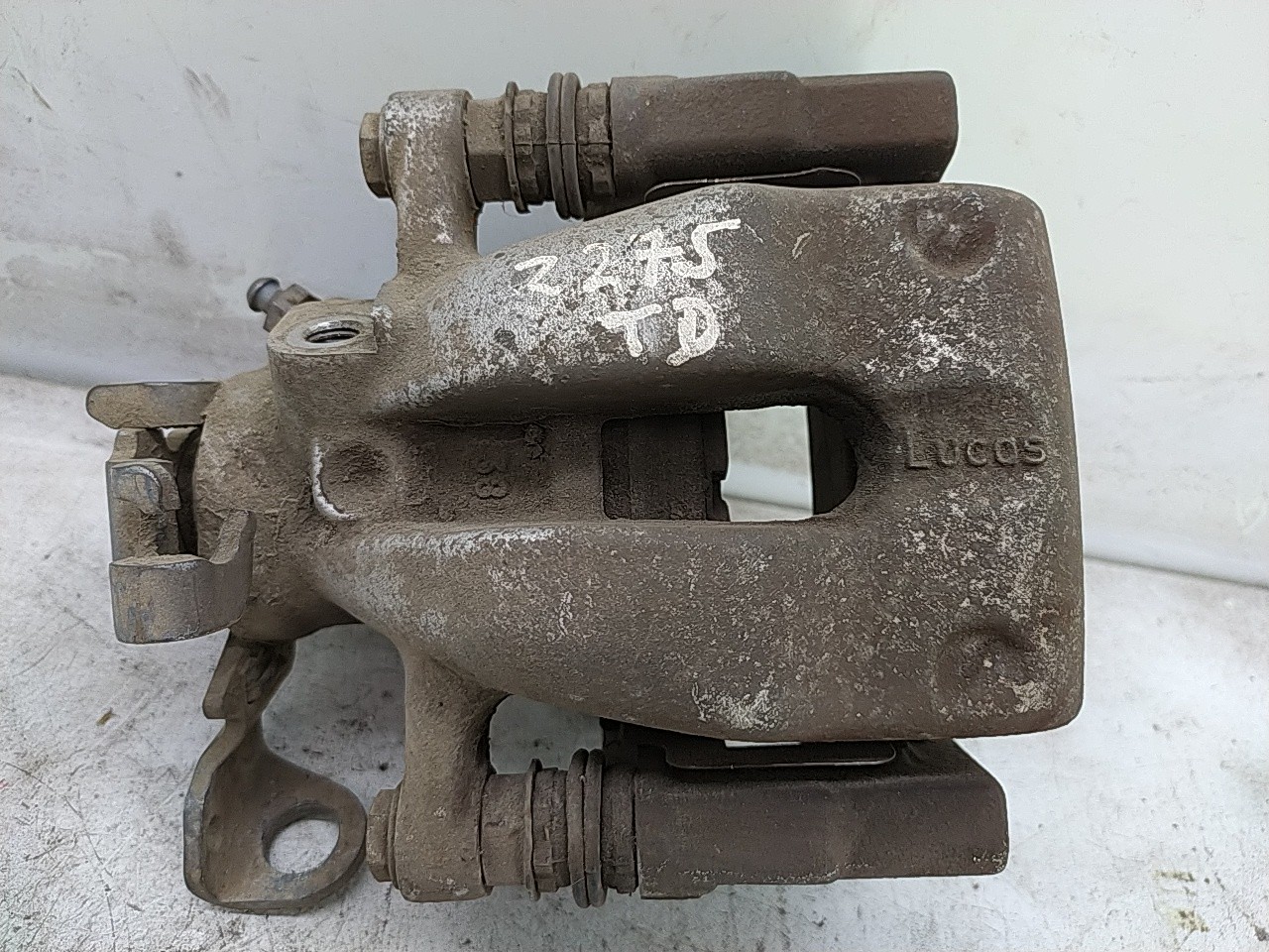 Pinça tras direita (20266889).