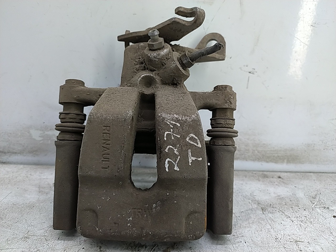 Pinça tras direita (20259929).