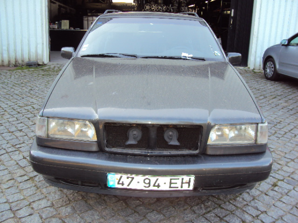 Farol esquerdo (20190795).