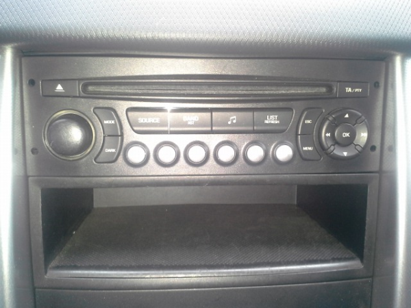 Auto radio cd (20211305).