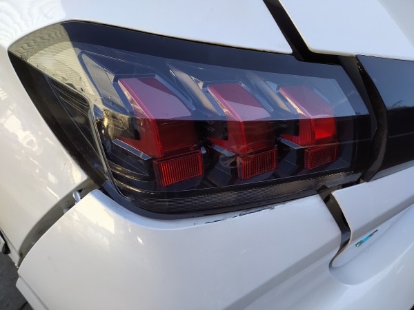 Farolim tras esquerdo painel stop (20276780).