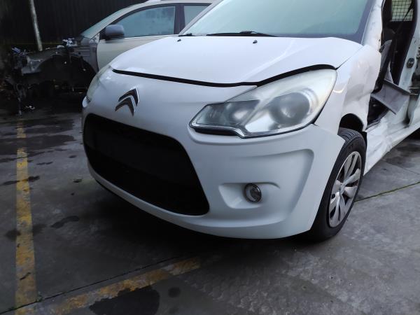 Farol nevoeiro esquerdo (20255045).