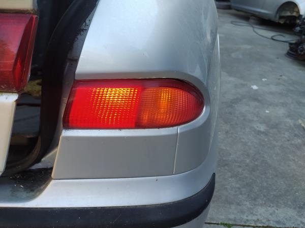 Farolim tras direito painel stop (20267884).