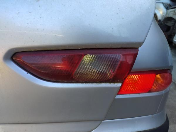 Farolim tras direito mala (20267886).