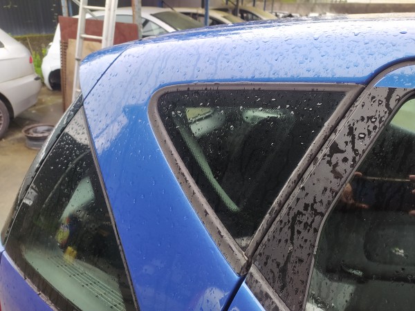 Vidro lateral painel tras direito (20267985).