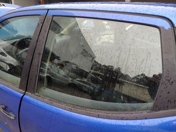 Vidro porta tras esquerda (20267993).