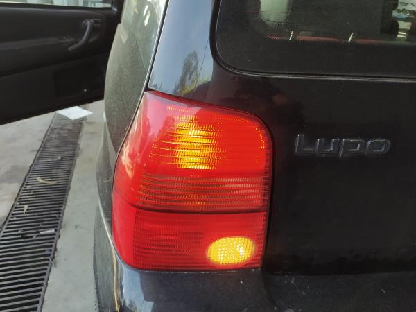 Farolim tras esquerdo painel stop (20268122).