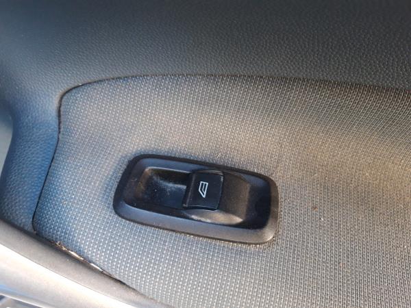 Interruptor vidro porta passageiro (20243453).