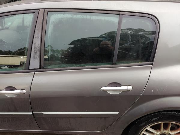 Porta tras esquerda (20266645).