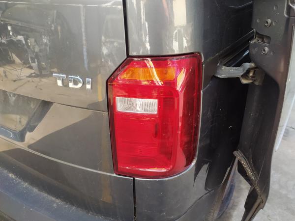 Farolim tras direito painel stop (20270501).