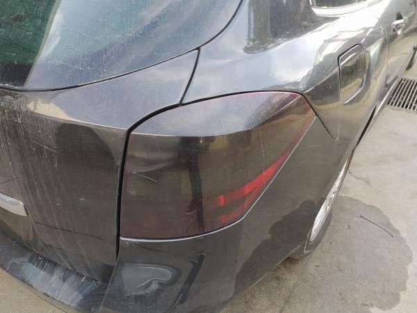 Farolim tras direito painel stop (20270748).