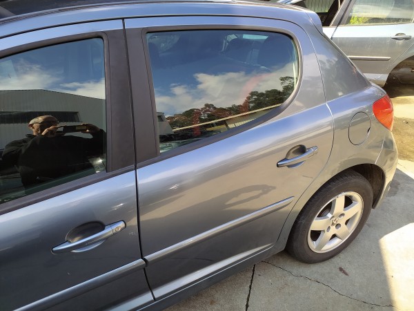 Porta tras esquerda (20274804).