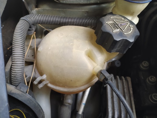 Deposito agua radiador (20274807).