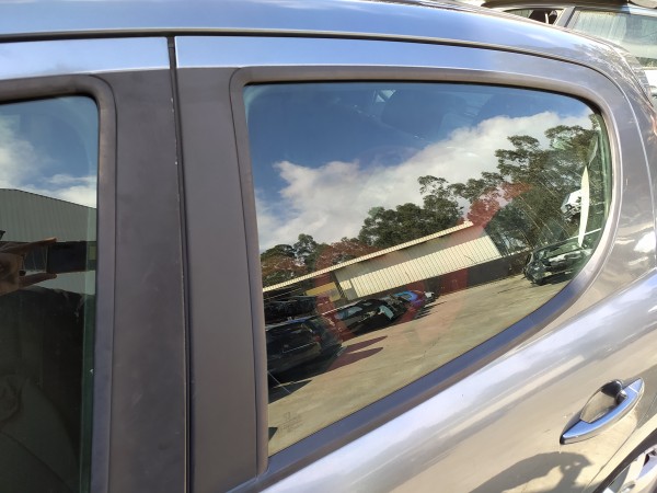 Vidro porta tras esquerda (20274816).