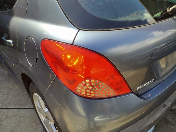 Farolim tras esquerdo painel stop (20274829).