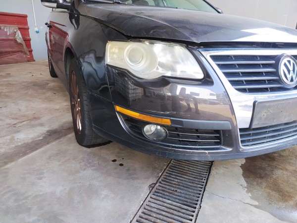 Farol direito (20275138).