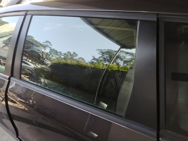 Vidro porta tras esquerda (20275151).