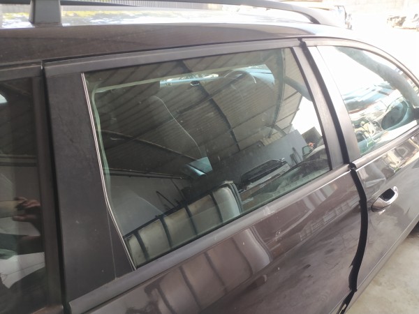 Vidro porta tras direita (20275153).