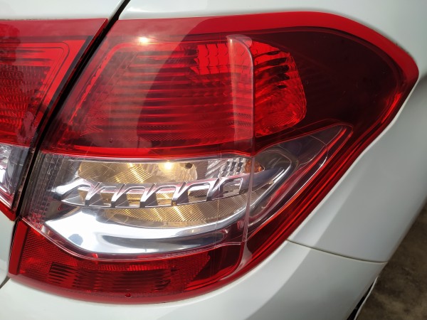 Farolim tras direito painel stop (20275335).