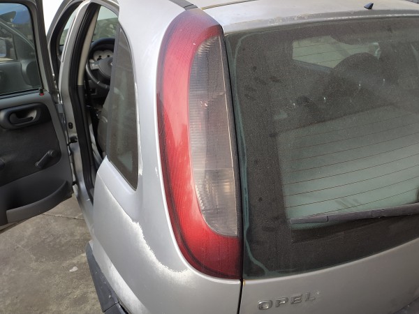 Farolim tras esquerdo painel stop (20275504).