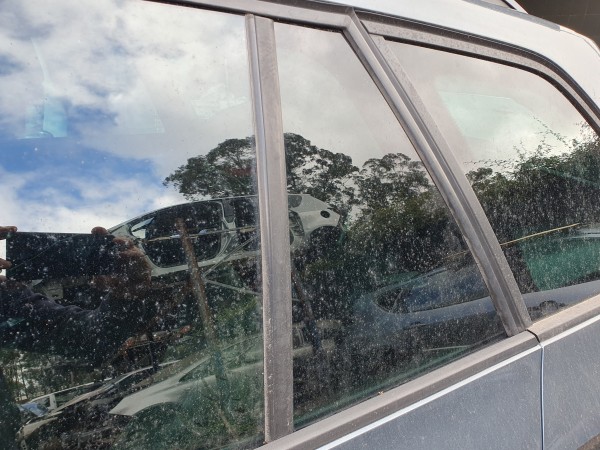 Vidro pequeno porta tras esquerda (20275852).