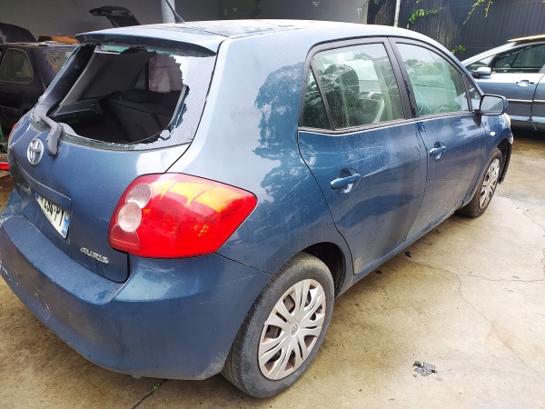 Farolim tras direito painel stop (20276312).