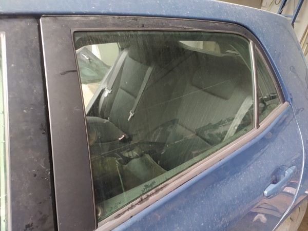 Vidro porta tras esquerda (20276325).