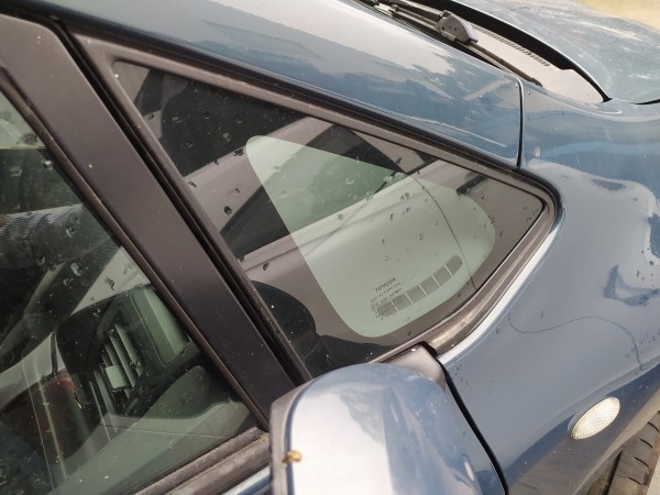 Vidro pequeno porta frente direita (20276328).