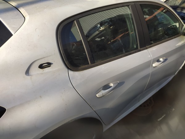 Vidro porta tras direita (20276679).