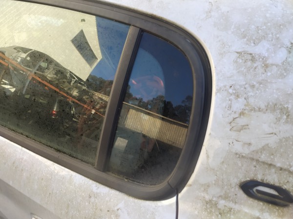 Vidro pequeno porta tras esquerda (20276681).