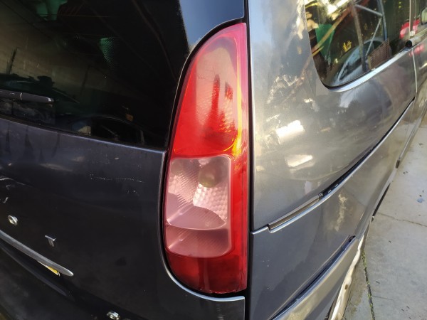 Farolim tras direito mala (20276696).