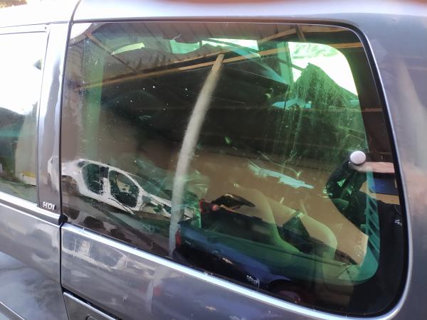 Vidro lateral painel tras esquerda (20276700).