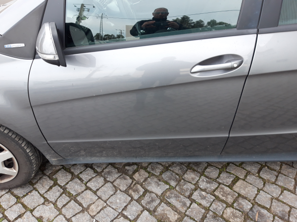 Porta frente esquerda (20223130).