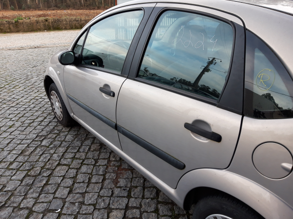 Porta tras esquerda (20223182).