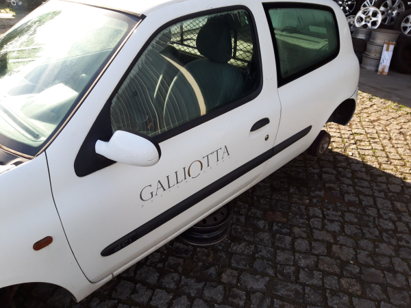 Porta frente esquerda (20223432).